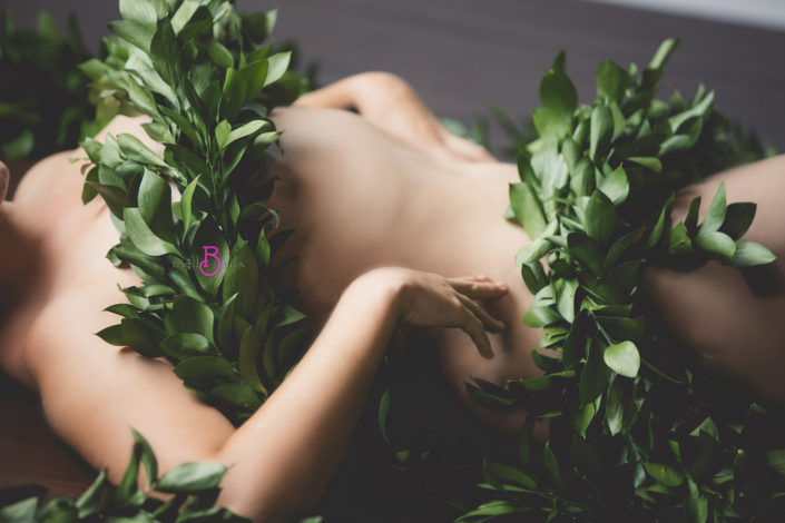 green garland boudoir photogrphy by mellBella