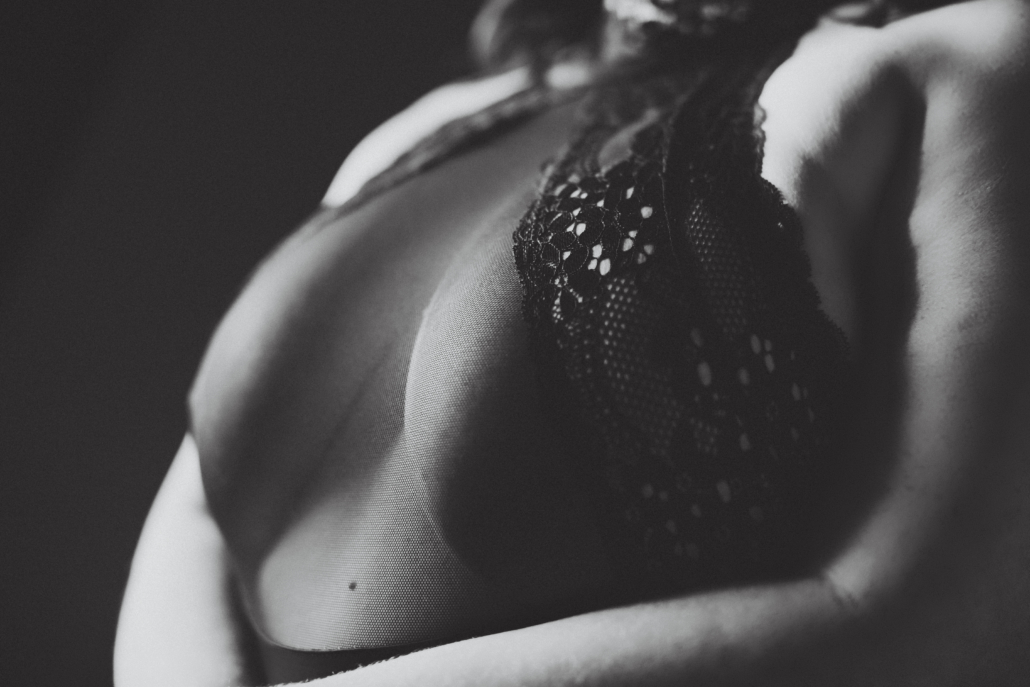 boudoir details in black and white by mellbella
