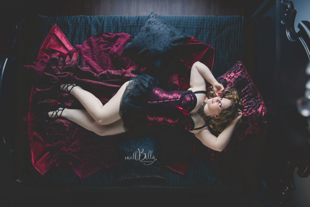 mellbella boudoir over the bed in black and red