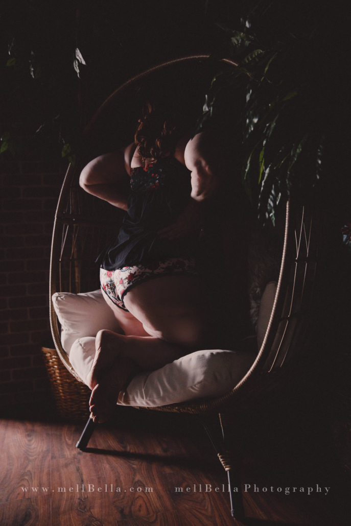 natural light skimming across the body boudoir